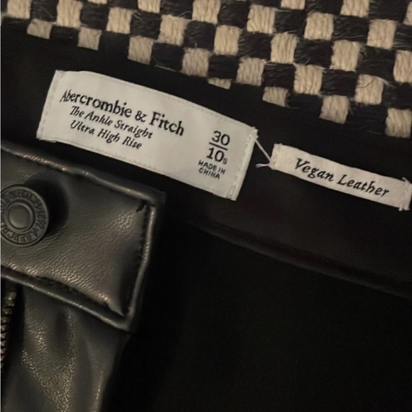 Abercrombie Vegan Leather Ankle Straight Pants NWT - Picture 4 of 6